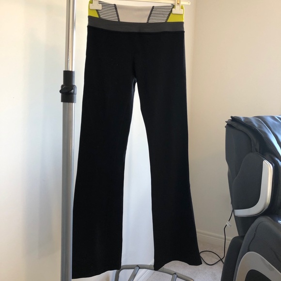 Black Reversible Lululemon Groove Pant Flare - Picture 1 of 6